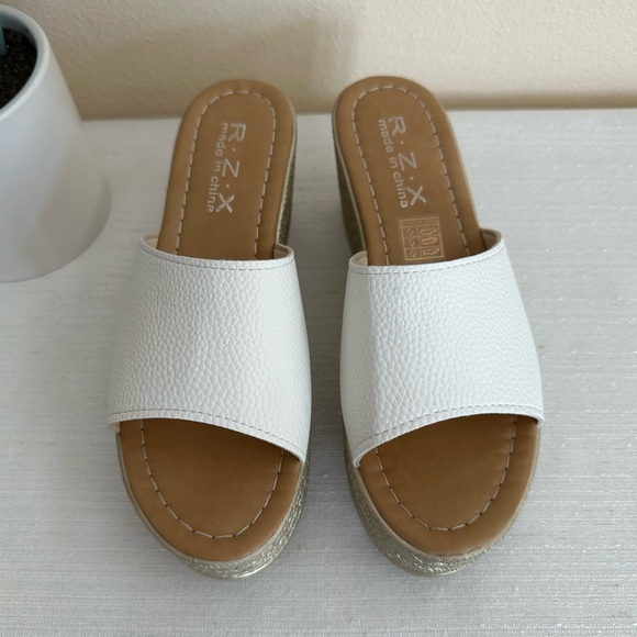 R.Z.X. White Faux Leather Wedge Slide Sandals Woman’s EU38 US7.5 - Picture 2 of 10